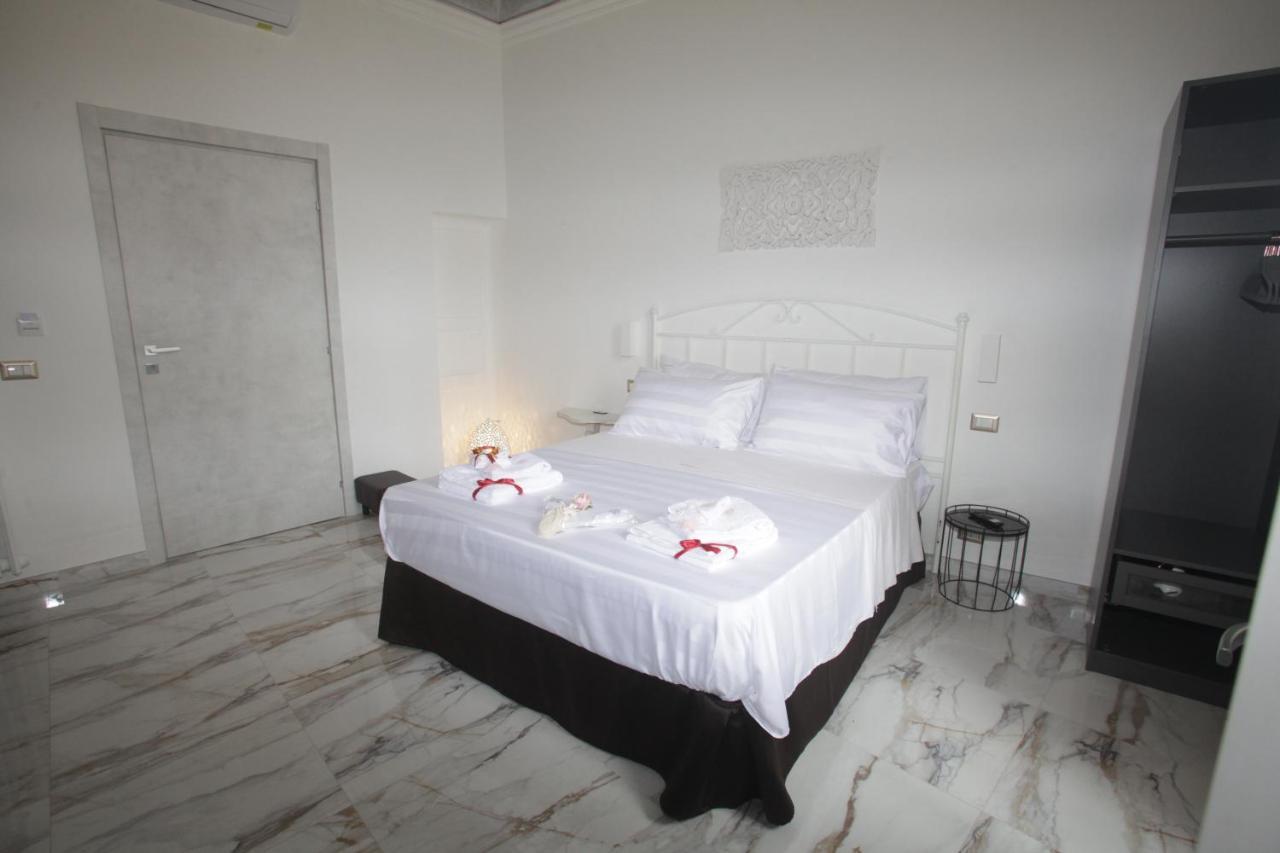 Bed and Breakfast La Dimora Di Re Idomeneo Lecce Exterior foto