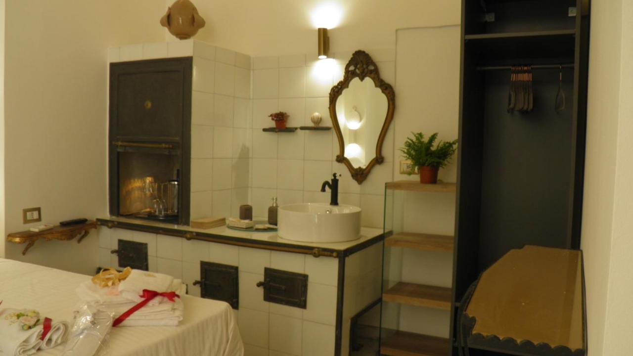Bed and Breakfast La Dimora Di Re Idomeneo Lecce Exterior foto