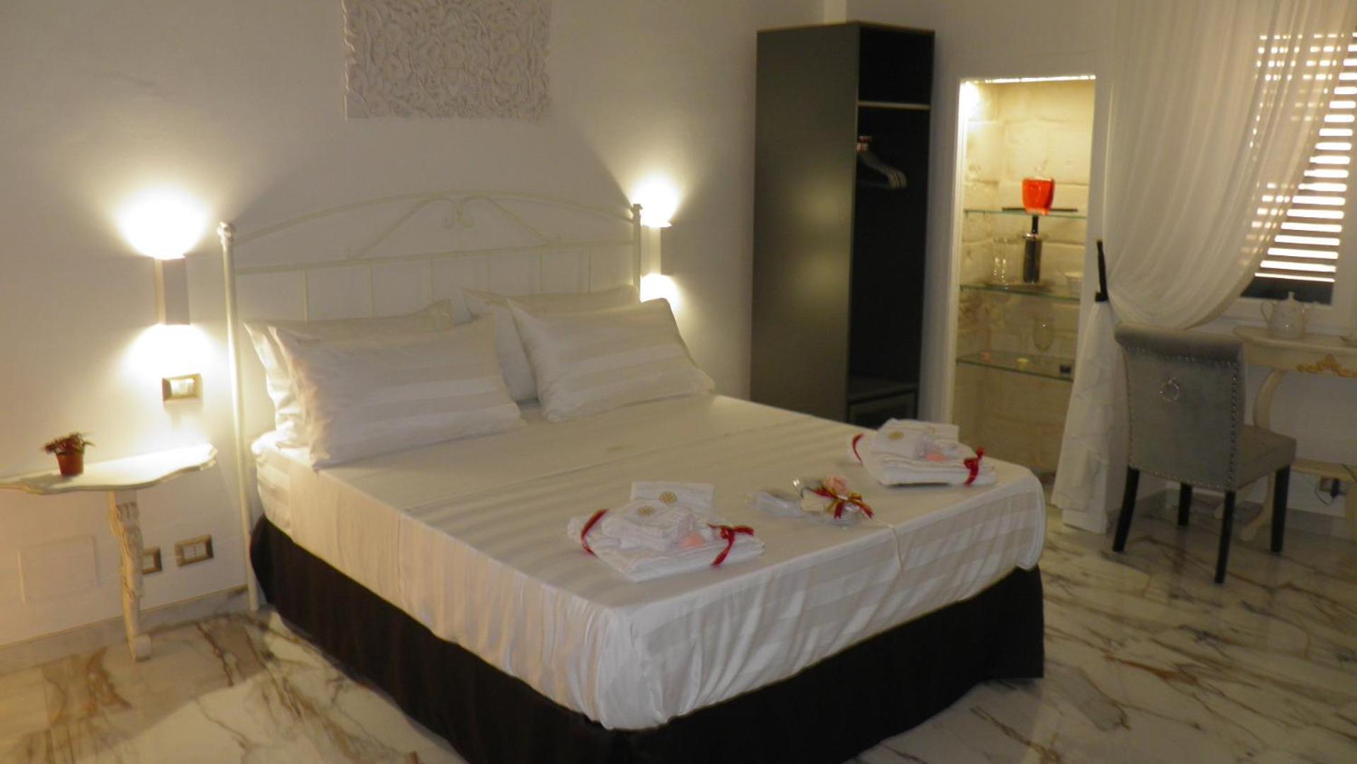 Bed and Breakfast La Dimora Di Re Idomeneo Lecce Exterior foto